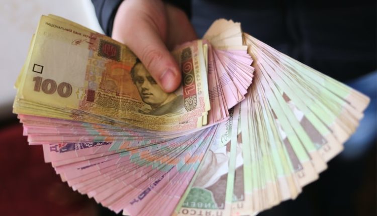 person holding banknote