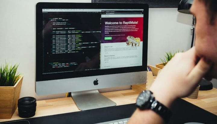 silver imac on brown wooden desk